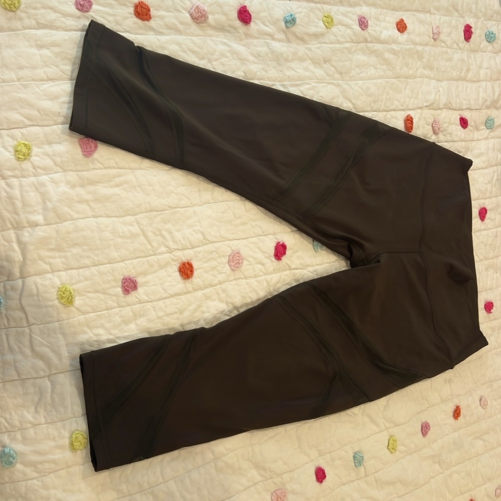Gorgeous Olive green and mesh high Waist crop lululemon leggings. Size 12.